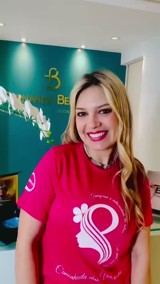 Dra. Fernanda durante atendimento de uma participante da campanha